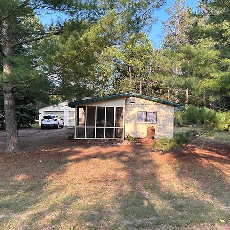 Royce'S Outpost Rustic Cabin Nearby Trails Mio Bagian luar foto