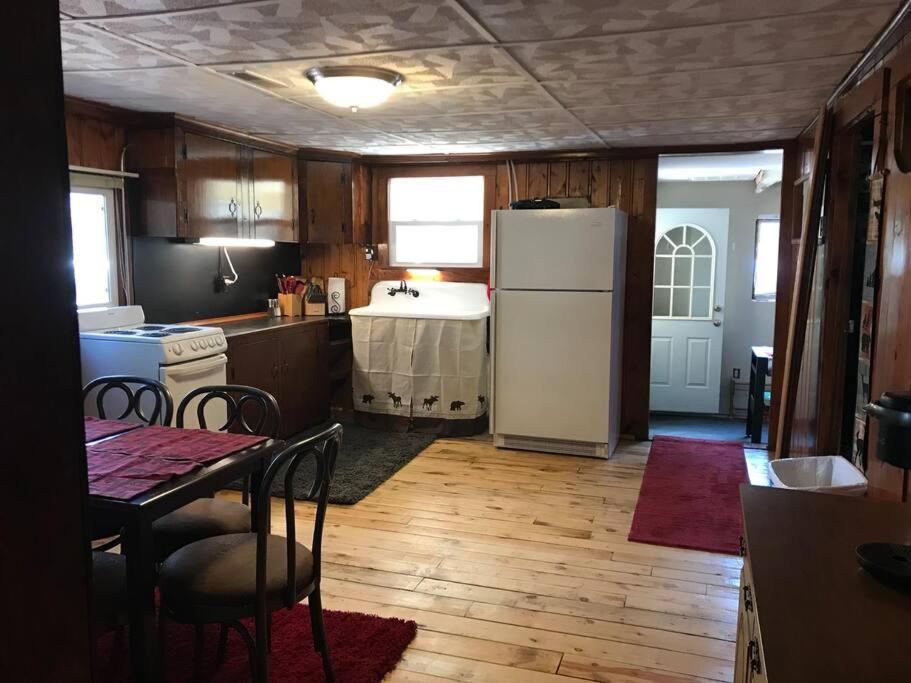 Royce'S Outpost Rustic Cabin Nearby Trails Mio Bagian luar foto