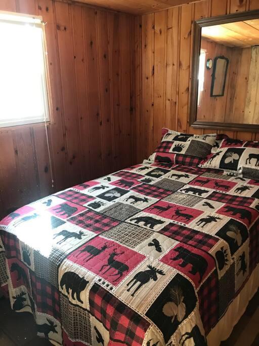 Royce'S Outpost Rustic Cabin Nearby Trails Mio Bagian luar foto