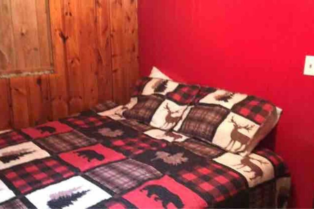 Royce'S Outpost Rustic Cabin Nearby Trails Mio Bagian luar foto