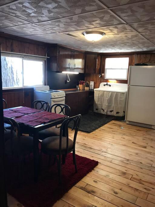 Royce'S Outpost Rustic Cabin Nearby Trails Mio Bagian luar foto