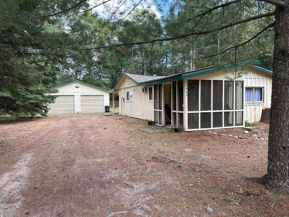 Royce'S Outpost Rustic Cabin Nearby Trails Mio Bagian luar foto